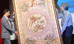 بافت تابلو فرش قرآنی توسط زندانیان در قم